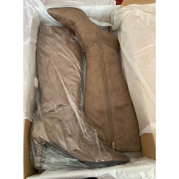 NIB Nine West Zippered Boots - Picture 9 of 12